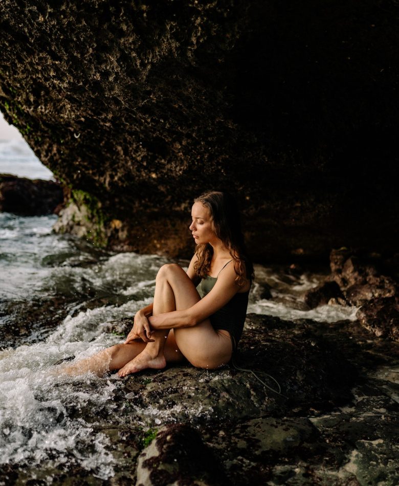 Existe uma mulher aí dentro. Consegues ouvi-la?